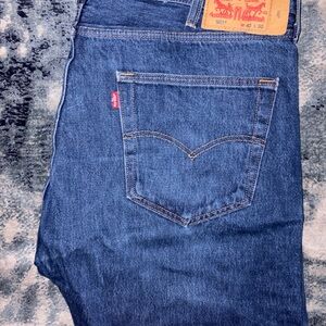 Levi’s 501 original Fit Jesns men’s 42x30 Dark Wash Blue straight Leg Denim